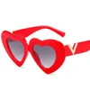 New Fashion Retro Love Heart Shape Sunglasses Women Luxury Designer Trendy Gradient Green Shades Oversized Sun Glasses Cat Eye 220611