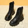 Бессмысление Black Angle Biker Cunky Platform Flats Combat Boots Low Hel Laceup Booties Кожаные цепочки логотип Buckle Women Luxury8026341