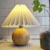 Koreańska plisowana lampa stołowa INS DIY Ceramiczne lampy stołowe do salonu Dekor w domu Śliczna lampka z Trikolor LED Bulbo obok lampy H220423