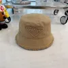 Sombreros de pescador de diseñador Color sólido 5 Opciones Sombrilla Sombrero Bordes ásperos Diseñado para hombre Mujer Alta calidad