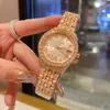 Designer de dames montres en diamant de haute qualité montres de luxe en or de haute qualité pour les femmes stempes en acier inoxydable de mode.