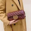 인기있는 작은 사각형 가방의 지갑 버전 새로운 여성의 단일 어깨 가방 메신저 겨드랑이 여성용 가방