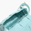 2022 Women Luxurys Designer Crossbody Bags Leather Weave Plud Counter Bag Bag Clutche Handbag Totes Womens Flip Cover Messenger 273b