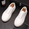 Estilo britânico homens vestido de casamento shoes de festa branco desgaste resitant sneakers leves low-top rodada dedo do pé homem casual outdoor andando esporte mocassins e155