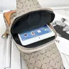 Klasik mektup crossbody göğüs çantaları unisex pu deri çanta tasarımcısı cüzdan kahverengi çiçek baskılı omuz çantası fanny paketi açık telefon çekici