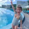 2022 Meninas de peça de banho de peça de banho para férias rápidas Princesa Princesa crianças xadrez Bowknot Swimwear Moda Crianças Checkered Short Manga Spa Swimsuits S2131