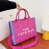 Die Einkaufstasche 2022 Neue Frauen Designer Personalisierte Leinwandhand Handtaschen kreative Kapazität Tragbare Messenger -Taschen mit großer Kapazität