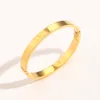 Braccialetti in stile moda in Europa America Women Bangle Designer Jewelry Gold Ploted inossidabile Amanti da matrimonio in acciaio inossidabile bracciale all'ingrosso ZG1212