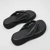 Thick-soled sponge cake sandals and slippers women's summer wear 2022 super-fire stepping on shit bread toe flip-flops beach sho