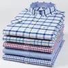 Branded bomullskjortor för män Kortärmad sommar plus storlek Plaid Striped Male Business Casual White Regular Fit 220330