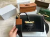 Crossbody مثلث قفل حقائب كتف المرأة حقيبة يد جلدية مصمم العلامة التجارية Crobody حاملات نسائية حامل بطاقة في الخارج