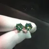 Stud Srebrny okrągły genialny test diamentu obok 1 ct Całkowita 2 karat d Color zielone kolczyki Moissanite VVS1 Emerald Girlstud Farl22