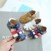 Сандалии для малышей для мальчиков вырезают кожаные туфли 2022 Летние новое гладиаторское сандалии плетение пляжных пляжных туфлей для мальчиков.