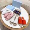 Praddas Pada Prax Prd Ladies Designer Slippers Classic Slipper Fashion Luxury Soliders Plate-plaques en cuir Plate-plaque en caoutchouc Sandales Summer Place Pool Sandale Taille