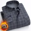 Winter Men's Plus Size Warm Shirt Plaid Business Casual Brushed Velvet Thick Middle-aged Fashion All-match Loose Top 220322