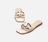 Designer Mulheres Verão Slides Scuffs Chinelos Genuíno Couro Sola Macia Dedos Abertos Moda Flat Heel Luxo Square Toes Ao Ar Livre Praia Casual Treinadores Plus Size 35-41