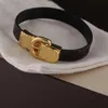 Neues Blumenlederarmband für Frauen goldene Schnalle Hochwertiges schwarzes Lederarmband Juwely Charme Armband Supply217h