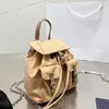 Nylondesigner ryggsäck axelväskor unisex klassiska handväskor svart bakpaket triangel skylt metall blixtlås multi fickor skolväska p336v