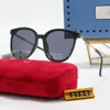 2023 Lüks Tasarımcı Kadınlar İçin Güneş Gözlüğü Erkek Gözlükler Açık Gölgeler PC Çerçevesi Moda Klasik Lady Güneş Gözlükleri Kadın Cam için Aynalar