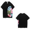 22SS Designer Tshirts Мужские футболки для одежды Женская акула светящаяся графические футболки Молния многоцветная камуфляжные рубашки раскрасные панель пары Pink Ape