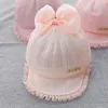 Casquettes Chapeaux Bébé Fille D'été Maille Casquette De Baseball Grand Arc Boule De Poils Né Mignon Infantile Visière Soleil HatCaps