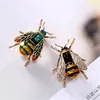Komik Küçük Bee Broch Kadın İnci Rhinestone Hardigan Takım Broşlar Pin Neckspin Aksesuarları Hediye GC1433