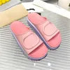 Slipare designer kvinnor g macaron tjock botten glider gummi tpu sandaler sommar vintage godis färger toffel mode plattform sandal2454