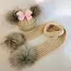 CAPS HATS Kids Winter Toddler Baby Faux Fur Futterfly Pumpy Tie Hat Cap Beanie med 2 två dubbla pom poms halsdukörar för flickor.