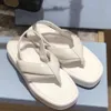 sapato 2022 luxo d sandália retro moda leesigners mais sandálias bonitas mulher 2 cor sapatos planos não deslizantes com tamanho 35-40 Alto qualiyt preto branco