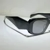 Solglasögon för män och kvinnor Luxury 17WF Designer Style Anti-ultraviolet Retro Square Plate Full Frame Fashion Gereglasses Random Box 17W