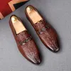 2022 Neue Ankunft Herrenmode Freizeitschuhe schwarz/braun Glitzer Freizeit Slip on Nieten Loafer Schuhe Mann Party Jäten Kleid Schuhe 38-44