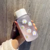 500mlの小さなデイジー透明なプラスチックウォーターボトルマグBPA無料クリエイティブフロストウォーターボトルポータブルロープ旅行ティーカップ卸売