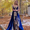 Elegante Karakou Marokkaanse Kaftan -avondjurken voor vrouwen splitsen koningsblauw fluwelen prom jurken gouden kanten appliques Lang Arabisch Dubai 2 in 1 beroemde feestkleding 2022