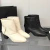 2021 WOMENS NUOVO designer di lusso Stivali caviglie a medio tallone a blocco medio stivali in pelle nera di punta sexy stivaletti eleganti inverno con catena