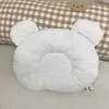 Oreiller pour bébé ergonomique pour les oreillers Born Borning 3D Air Mesh Cartoon Cotton Façonnez pour éviter la tête plate de chambre de bébé