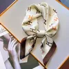 Scarfs Designer 23Style 70-70cm Women Designer Presbyopia Letters Print Floral Silk Scarf Pannband Fashion Long Handle Scarves Axel Tote Bagage 6e94