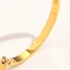 Bracelets de marque designer Femmes Brangle de luxe Lettre de concepteur Bracelet Crystal 18k Gold plaqué en acier inoxydable Amateurs de mariage GIF7160185