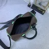 Designers Fashion Duffel Bags Femme Sacs de voyage Sacs à main en cuir véritable Grande capacité Fourre-tout Transporter des bagages Nuit Weekender Bag