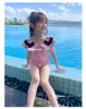 INS 2022 어린이 원 - 조각 수영복 달콤한 아이 결합 된 사랑스러운 공주 연꽃 칼라 소녀 수영복 패션 아이 큰 팔랄라 콜라 콜럴 수영 의류 S2057