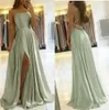 2022 Sexy Spaghetti tiras cetim longos vestidos de dama de honra dividido lateral lateral menta verde empregada de honra wedding convidado plus size vestido de baile bc9791