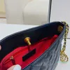 21/24c Womens French Black Hippie Bucket Balket Coin Hardware Chain Bolsa de ombro clássica Caviar acolchoado Designer de correntes de couro de metal acolchoado