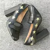 Mulheres de luxo Mid-Heel Bombas Loafer Sapatos Designer Bordado Couro Real Sandálias de Couro Alto Vestido Sapatos de Casamento com Caixa Tamanho 42 No 28