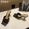 Kleidschuhe Eilyken 2022 Neue Sommer Design Weave Square Toe Heels Hochwertige Hausschuhe Gladiator Strand Damen Sandale Slides 220507