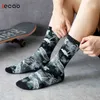 2022 nuevos calcetines de tubo medio para hombres otoño e invierno monopatín grueso personalidad hombres y mujeres Tie-dye hoja de arce calcetín 1b