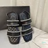 2022-Sandálias Designers Luxos sandálias femininas chinelos versáteis cor sólida letras femininas sapatos baixos temperamento deslizamento lazer hotel interior