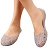 للنساء الصنادل على غرار روما 2024 Summer Jelly Shoes Hollow Out Flat مع السيدات البلاستيك أزياء أزياء الأزياء 87417 صندل