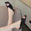 Slippers Women Fashion 2022 Feminino de dedo do dedo do dedo do pé feminino salto alto salto alto slides ao ar livre Sapatos de bombas para mulher 220518