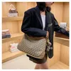 Väskor Purses Ny handväska stor kapacitet Diagonal kvinnors väska gitter en axel tygväska clearance försäljning