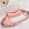 2022 Nouveau Deux En Un Multifonctionnel Sac À Bandoulière Tendance De La Mode En Cuir Lisse Broderie Élément Chaîne Messenger Sac Rose Ballet Cerise