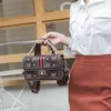 Designer Womens Handtasche 50% Rabatt auf Clearance Deals Bag Fashion Summer Fremd Style Kette Tragbares kleines quadratisches Mode Breitband Single Umhängetasche